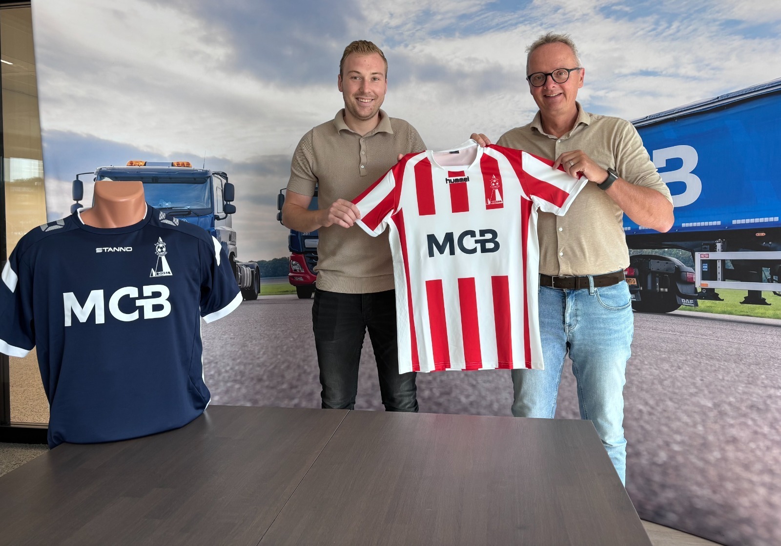 𝗗𝗢𝗦𝗟 & 𝗠𝗖𝗕 𝘀𝗹𝗮𝗮𝗻 𝗱𝗲 𝗵𝗮𝗻𝗱𝗲𝗻 𝗶𝗻𝗲𝗲𝗻!